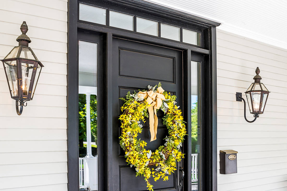 CLEAR FINGER JOINT (FJ) 1X6 THIN BEVEL CEDAR SIDING PRIMED AND PAINTED HOME IN CHICAGO